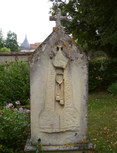 Rückseite eines Grabsteins eines Pfarrers (19. Jahrhundert), eigenes Foto, Lizenz: public domain/gemeinfrei